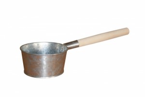 Ковш 2,5л оцинк. с дер. ручкой 834428