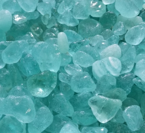 Стеклянная галька бирюзовая фр.30-50мм(20кг)